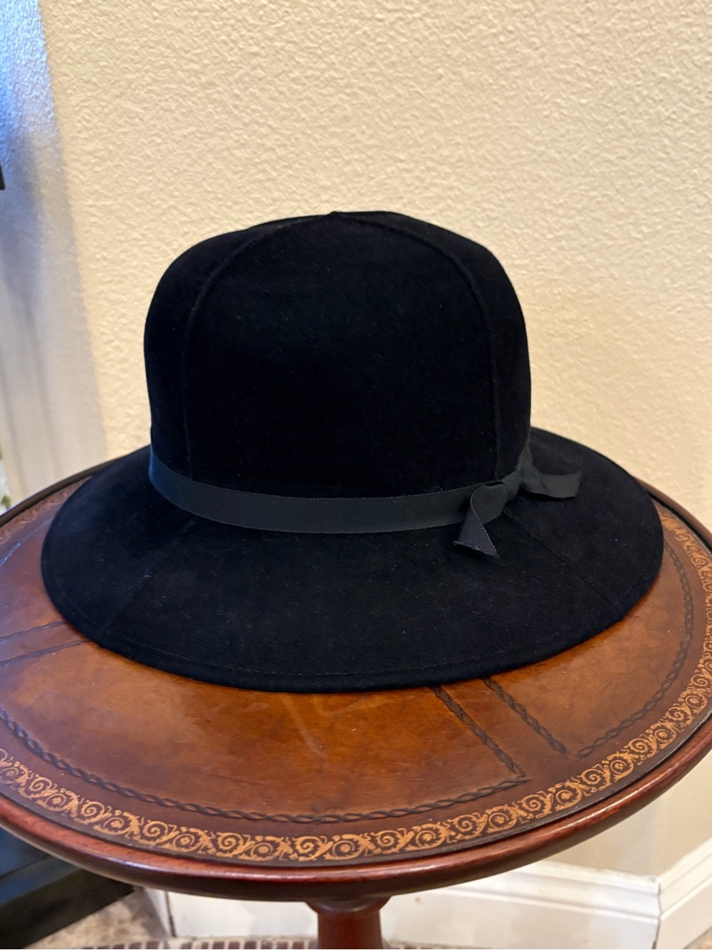 Vintage Louise Green Women Black Minimalist Hat Size One Size